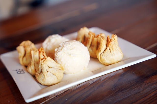 Date Wontons with Ice Cream (6 pcs).