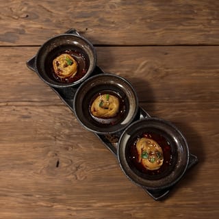 Hot Pot Momos (4 pcs)