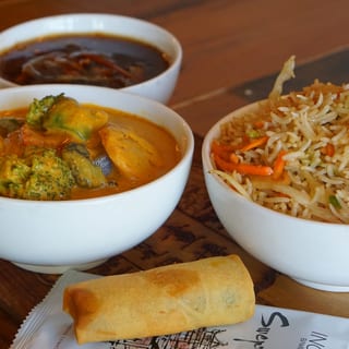 Thai Yellow Curry Chicken (lunch)